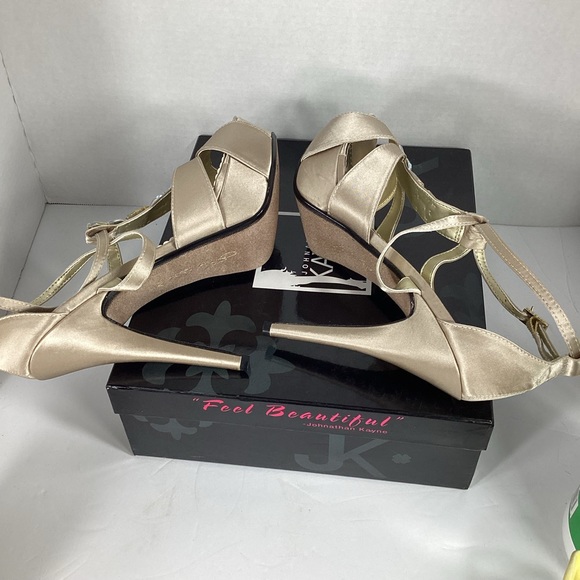 Johnathan Kayne satin pageant prom stoned heels. 4 “ heel sz 9M - Picture 7 of 11